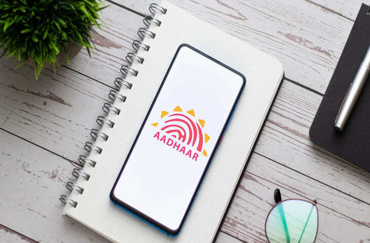 Aadhaar Update Rules: आधार में नाम बदलने के नए नियम लागू! शादी के बाद सरनेम और स्पेलिंग ठीक कराने की आसान प्रोसेस