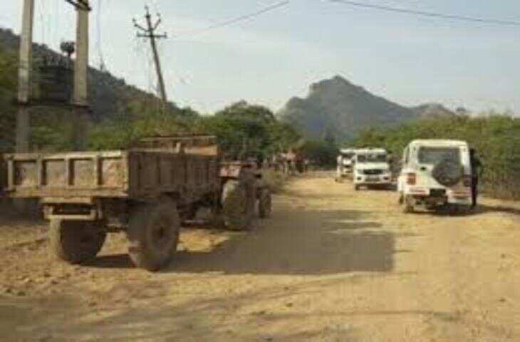 वीडियो में देंखे टोंक में चेजा-पत्थर माफिया पर बड़ा पुलिस एक्शन, 11 ट्रैक्टर-ट्रॉलियां जब्त