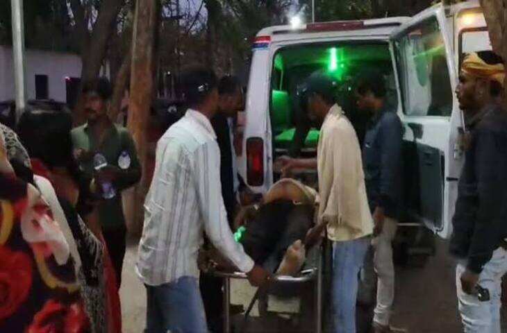 Bhagalpur Hospital Viral Video: पुलिस वाहन में तड़पता रहा घायल! इलाज से इनकार का आरोप और वीडियो बनाने पर धमकी का दावा