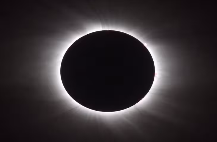 Surya Grahan 2026: 12 अगस्त को लगेगा साल का सबसे बड़ा पूर्ण सूर्य ग्रहण, स्पेन में 100 साल बाद दिखेगा दिन में अंधेरा
