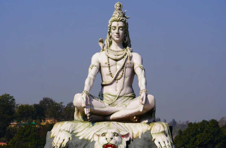 पैसे की किल्लत और घर की अशांति से परेशान हैं? तो आज से ही शुरू करें शिव चालीसा का पाठ, मिलेगा अद्भुत लाभ