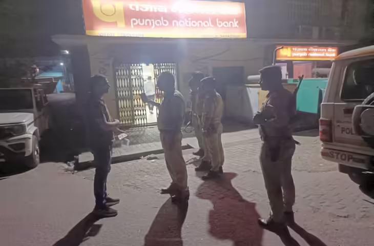 बदायूं में पीएनबी का शाखा प्रबंधक और कर्मचारी गिरफ्तार, सीबीआई ने की कार्रवाई