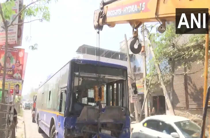 दिल्ली के नांगलोई में DTC बस हादसा: 2 की मौत, भीड़ ने बस में लगाई आग