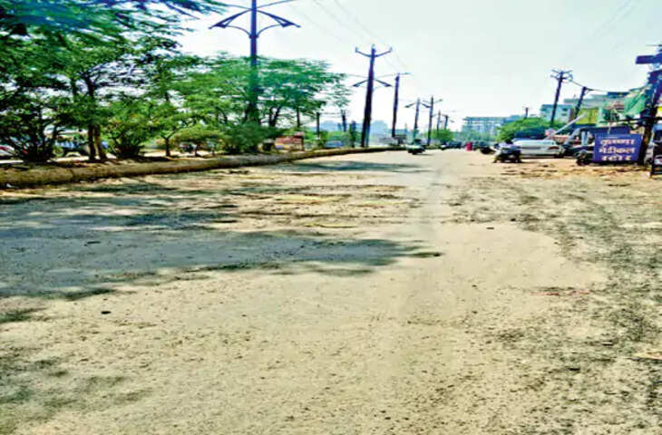 गड्ढों में शहर, सुस्ती में नगर निगम! मिक्सर प्लांट बंद होने से सड़क मरम्मत प्रभावित, रोजाना 150 की जगह 100 वर्गमीटर पैच रिपेयर
