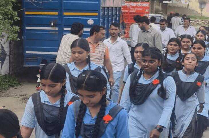 चौमूं में मतदाता जागरूकता रैली, छात्राओं ने दिया शत-प्रतिशत मतदान का संदेश; वीडियो में जाने प्रमुख मार्गों से निकला जागरूकता अभियान