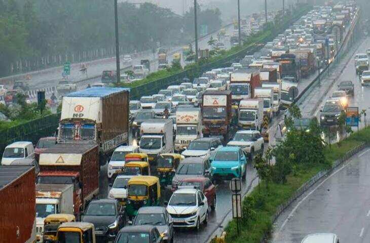 दिल्ली-NCR में बारिश से जलभराव और जाम, अगले 24 घंटे के लिए ऑरेंज अलर्ट जारी