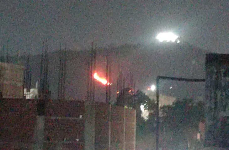 गयाजी की रामशिला पहाड़ी पर असामाजिक तत्वों ने आग लगाई, हरे-भरे पेड़ झुलसे