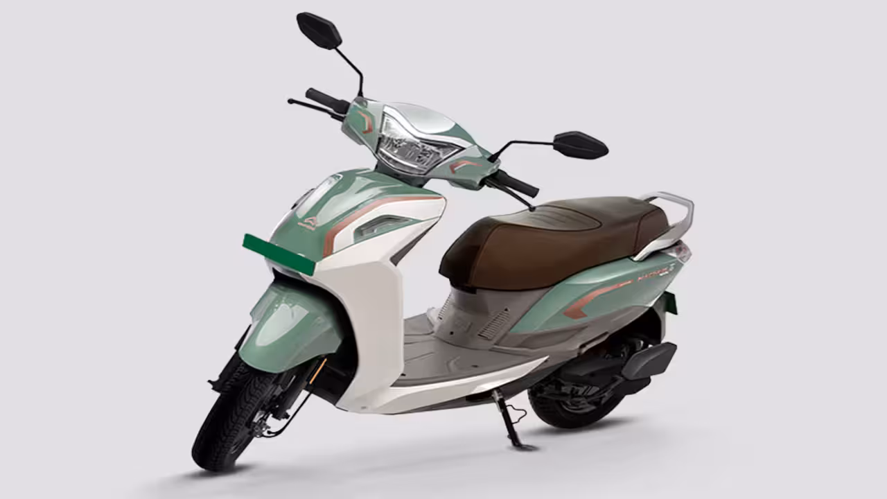 Ampere Magnus G Max: ₹30 में 142KM तक चलेगा स्कूटर! 33 लीटर बूट और कार जैसे फीचर्स के साथ हुआ लॉन्च