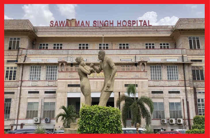 वीडियो में देंखे जयपुर के एसएमएस ट्रोमा सेंटर में बारिश से वेटिंग वार्ड में पानी भरने से 3 मरीजों का ऑपरेशन रद्द