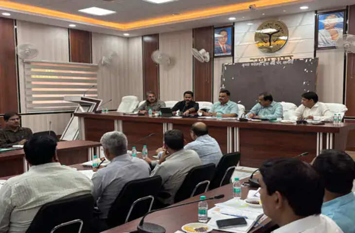 मिर्जापुर में तीन खंड शिक्षा अधिकारियों पर कार्रवाई: लापरवाही के चलते जिलाधिकारी ने दी प्रतिकूल प्रविष्टि, शिक्षा और कुपोषण मामलों में बरती जा रही थी उदासीनता