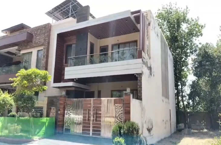 कॉमेडियन कपिल शर्मा के अमृतसर स्थित घर के बाहर फायरिंग की खबर, वीडियो में जाने पुलिस जांच में जुटी