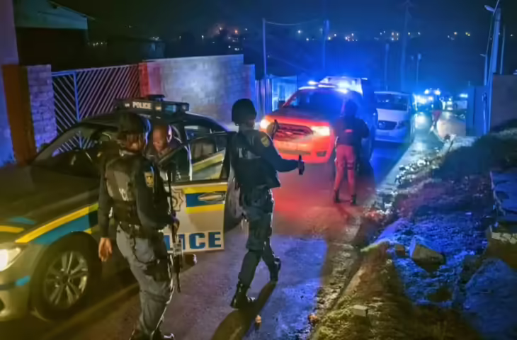 दक्षिण अफ्रीका में भीषण नरसंहार! बार में बैठे लोगों पर हुई अंधाधुंध फायरिंग, 11 लोगों की दर्दनाक मौत 