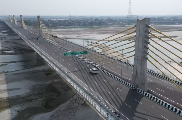 प्रयागराज के गंगा सिक्स लेन ब्रिज पर सफर होगा यादगार, टोल के पास बनेगा सेल्फी पॉइंट और फूड कोर्ट