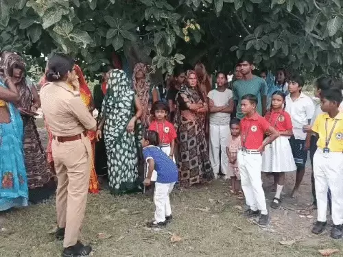 कानपुर में गंगा का जलस्तर बढ़ा, नाव से स्कूल जा रहे बच्चों को पुलिस ने रोका; गांव में बढ़ा तनाव