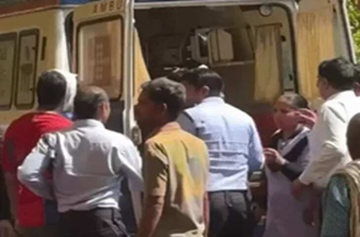 मणिपाल यूनिवर्सिटी जयपुर में होली पार्टी के दौरान हादसा, फुटेज मे देखें क्रेननुमा ढांचा गिरने से 20 छात्र घायल