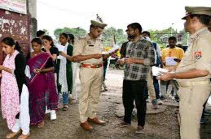 UP Police Constable Exam 2026: कड़ी सुरक्षा के बीच शुरू हुई सिपाही भर्ती परीक्षा, बायोमेट्रिक और रेटिना स्कैन के बाद मिली एंट्री