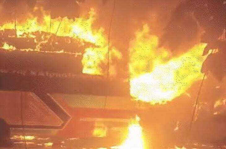 नोएडा में यमुना एक्सप्रेस-वे पर स्लीपर AC बस में भीषण आग, वीडियो में जाने 9 यात्री जिंदा जले; 35 लोग थे सवार