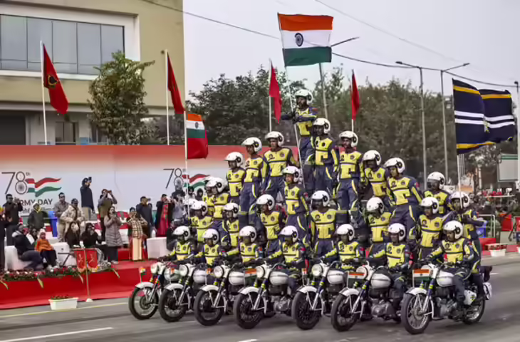 सेना दिवस परेड रिहर्सल से गूंजा जयपुर, वीडियो में देखें बाइक पर 27 जवानों ने बनाया ह्यूमन पिरामिड, दिखा सेना का मल्टीपल रॉकेट लॉन्चर