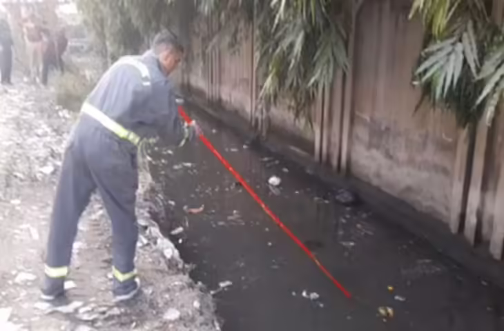 मेरठ में गहरे नाले में गिरा एक और युवक, तीन दिन पहले ई-रिक्शा चालक की गई थी जान