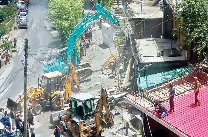 Shimla चाम्याणा से भट्टाकुफर तक 29 इमारतों पर बुलडोजर चला