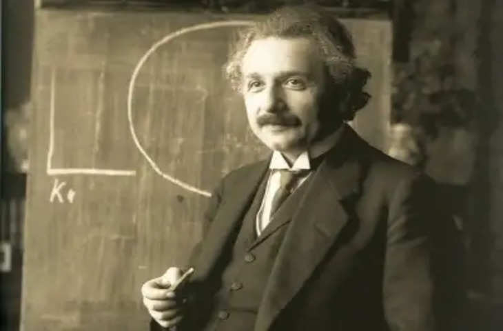 Paris में 1.3 करोड़ डॉलर में बिकी आइंस्टीन की थ्योरी