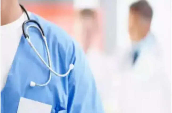 करौली में महिला डॉक्टर ने CMHO और LDC पर लगाया यौन उत्पीड़न का आरोप, थाने में दर्ज हुई FIR