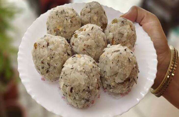 Janmashtami Bhog Recipes: लड्डू गोपाल को बेहद प्रिय हैं ये 5 भोग, जन्माष्टमी पर आसानी से घर पर करें तैयार