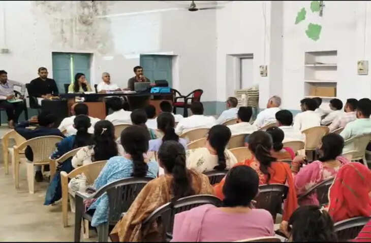 तहसीलदार ने पटवारियों के साथ की बैठक, खेतों में क्रॉप कटिंग को लेकर चर्चा की, रिपोर्ट सही से बनाने के निर्देश दिए