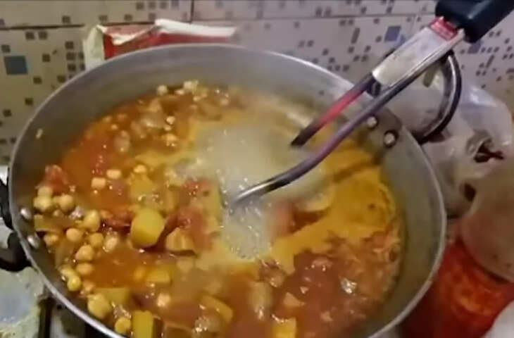 जब खत्म हो गई गैस तो टेक्नीशियन का देसी दिमाग चला, हीट रॉड से पकाया खाना, लोग रह गए हैरान