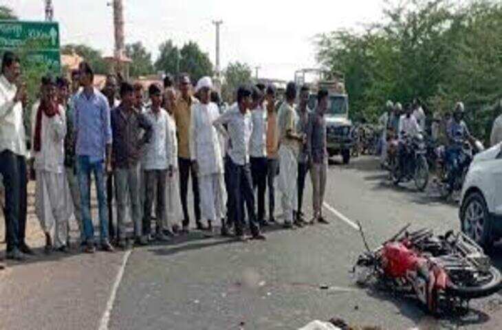 डूंगरपुर में कार और बाइक की भिड़ंत में 7 लोग घायल, वीडियो में देंखें सडक दुर्घटना का दर्दनाक हादसा