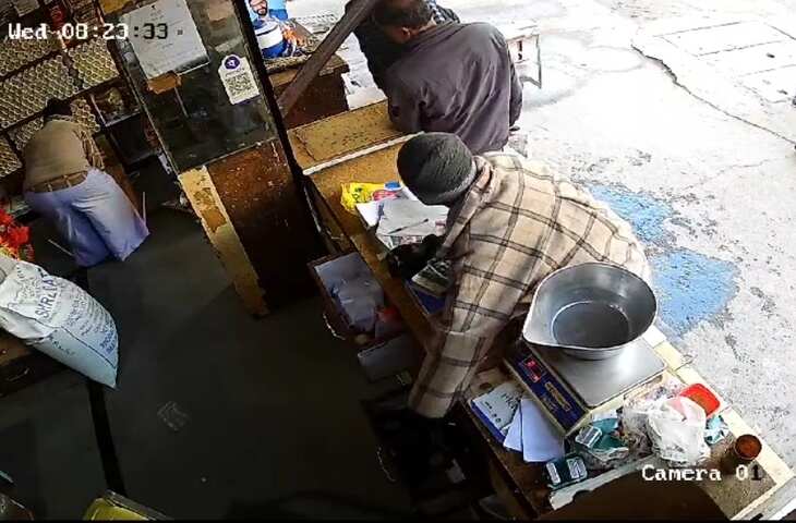 दुकान के गल्ले से 30 हजार चोरी , सामान देखने के बहाने आया था युवक, दुकानदार के बाहर जाते ही निकाली नकदी