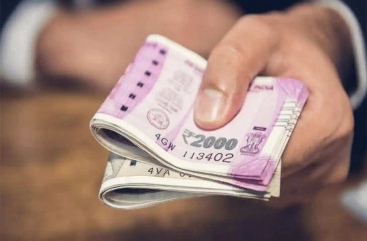 Varanasi  21 छात्रों को दिया गया 40 लाख रुपये वजीफा