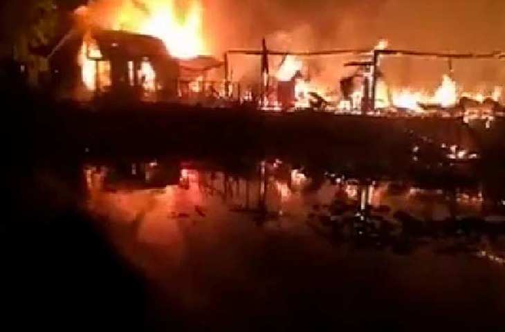 जम्मू-कश्मीर के भद्रवाह में अचानक लगी आग, 8 घर जलकर राख, फायर ब्रिगेड मौके पर मौजूद
