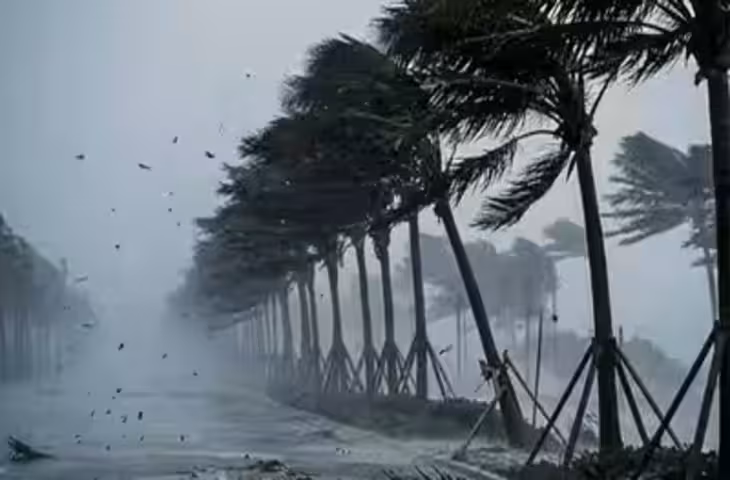 Weather Update: 2 अक्टूबर को देश के 22 राज्यों में भारी बारिश का खतरा, जानें दिल्ली-यूपी और बिहार में कैसा रहेगा मौसम