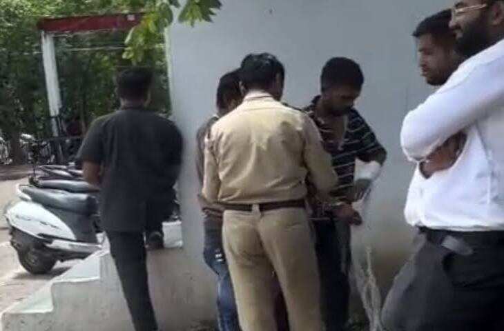 इंदौर में पुलिस ने निकाला आरोपियों का जुलूस, कार-बाइक विवाद मामले में नाबालिग समेत चार पर केस दर्ज