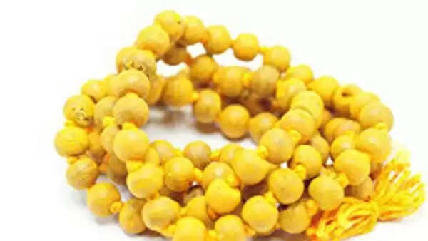 astro tips wear this garland or haridra mala for getting married soon