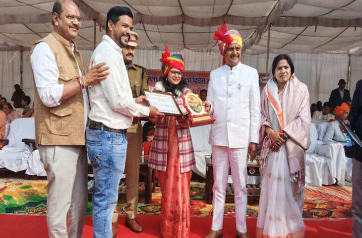 प्रतापगढ़ में 77वें जिला स्तरीय गणतंत्र दिवस समारोह में राजस्व मंत्री हेमंत मीणा ने किया ध्वजारोहण, उत्कृष्ट प्रतिभाओं और पत्रकारों को सम्मानित किया