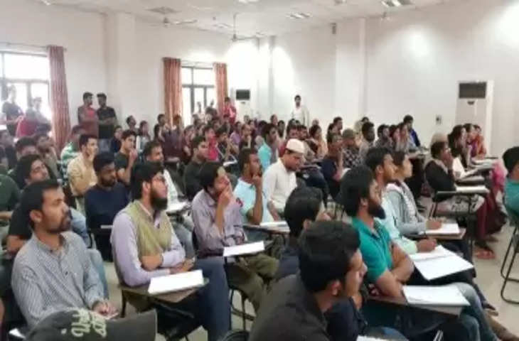 एससी-एसटी छात्रों को प्रतियोगी परीक्षाओं के लिए 24 जिलों में कोचिंग चलायेगी Jharkhand सरकार