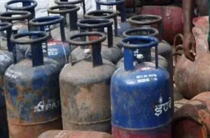 सुबह-सुबह लोगों पर पड़ी महंगाई की मार! कमर्शियल सिलेंडर की कीमत में हुआ&nbsp;195 रुपए का इजाफा, जाने लेटेस्ट रेट्स&nbsp;