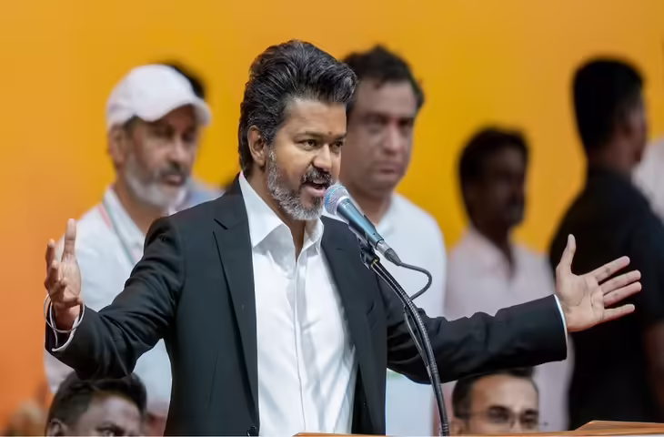 तमिलनाडु की सत्ता संभालते ही थलापति विजय का बड़ा ऐलान, 15 दिन में शराब की दुकानों पर होगा बड़ा एक्शन