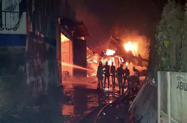 नाजिराबाद अग्निकांड: कोलकाता में भीषण आग से 7 लोगों की जान गई, जाने कैसे लगी आग ?
