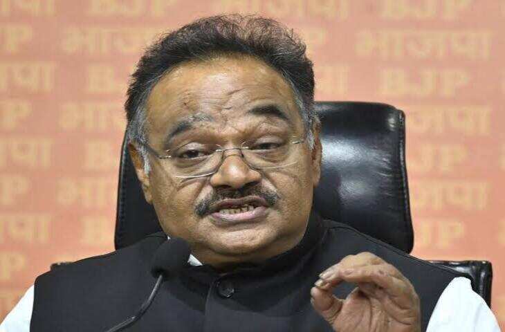 बंगाल में खाने की आजादी पर सियासी घमासान, वीडियो में जाने BJP अध्यक्ष समिक भट्टाचार्य बोले- कोई बाहरी तय नहीं करेगा लोग क्या खाएं और क्या पहनें