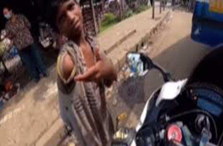 कड़ाके की ठंड में रो रहे गरीब बच्चे का वीडियो देख हो जाऐंगे भावुक, रोते रोते मांग रहा कंबल