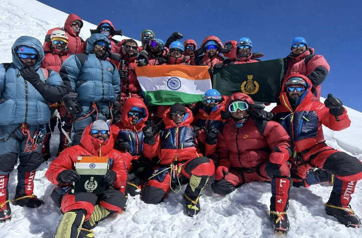 माउंट अबी गामिन पर ITBP पर्वतारोहियों ने फहराया तिरंगा, 7355 मीटर की ऊंचाई पर हासिल की बड़ी कामयाबी