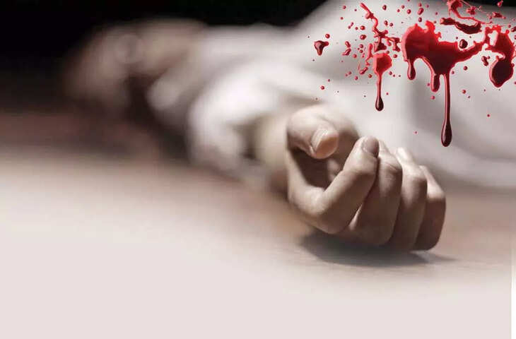 Mathura &nbsp;इमारत से फिर गिरने लगीं पत्थर की टाइल