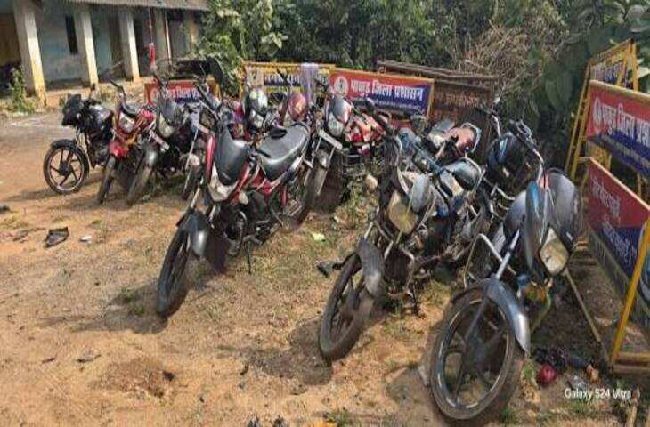 भरतपुर में सरपंच प्रत्याशी के पति पर दो राउंड फायरिंग, नीचे झुकने से बची जान; वीडियो में जाने दुकान के शटर और बिजली मीटर में लगी गोली