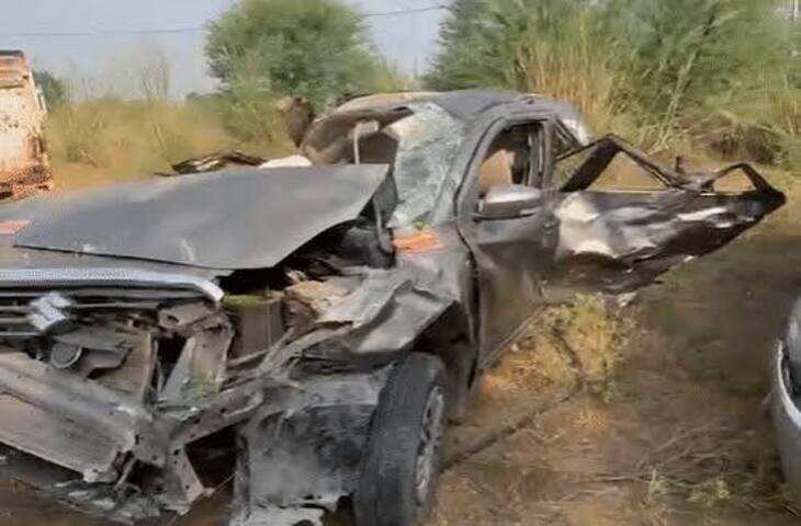 जयपुर में टायर फटने से खाई में गिरी स्विफ्ट कार, फुटेज में देंखे 4 दोस्तों की मौत; 2 घायल, खाटूश्यामजी से लौट रहे थे
