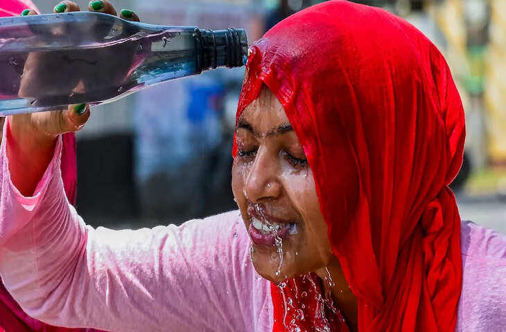 Weather Update: यूपी-दिल्ली में बारिश से राहत, MP में लू का खतरा, IMD ने बताया कब बढ़ेगा तापमान​​​​​​​