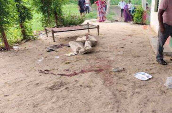 कानपुर में ट्यूबवेल पर युवक की धारदार हथियार से हत्या: मौके से मिली शराब की बोतल और गिलास, शव उठाने को लेकर पुलिस-परिजनों में नोकझोंक