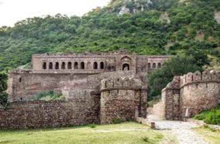 देश में 'हॉन्टेड प्लेस' का नाम आते ही सबसे पहले अलवर स्थित भानगढ़ किले का नाम दिमाग में आता है। भानगढ़ किला देश की राजधानी दिल्ली और राजस्थान की राजधानी